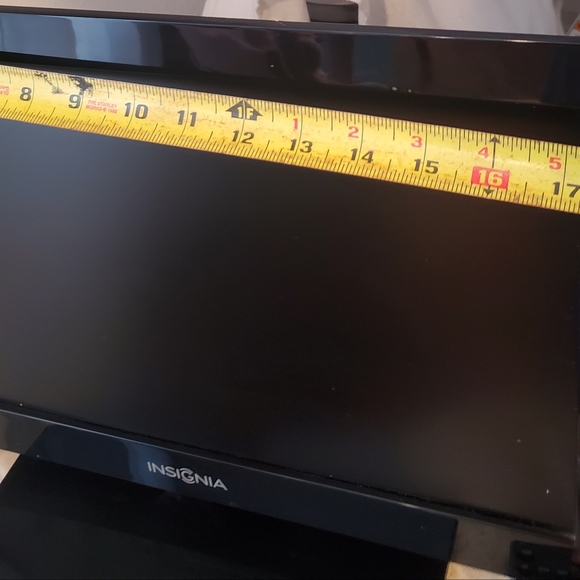 Insignia 19" LED TV NS-19E310A13 W/Remote - Picture 9 of 16